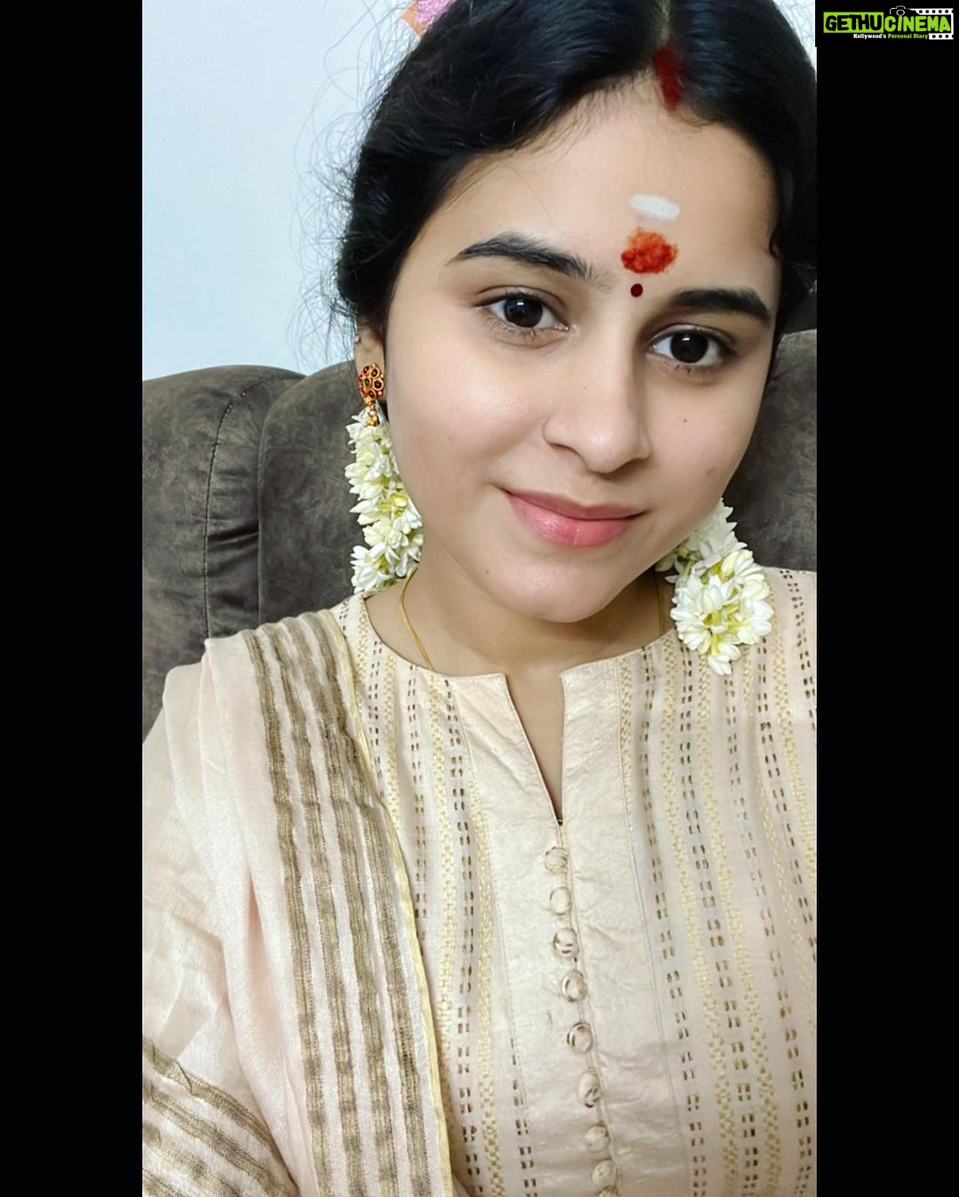 Rithika Tamil Selvi Instagram - Sashti dinam 🙏🏻😊 . . . . #rithika #tamil_rithika #rithikatamilselvi #rithikavijaytv