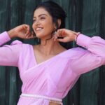Roshini Haripriyan Instagram - 🌸🤍 happy inside and out #cwc Thank you @ishwaryaalaguvel & @yoshnasbyela for this beautiful outfit ❣️😘 Outfit: @yoshnasbyela Styled by: @ishwaryaalaguvel Earring: @fineshinejewels Shot by: @en.nizharpadam #roshniharipriyan #cwc3