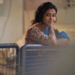Roshini Haripriyan Instagram – I’ve got my eyes on you 🤍🫰🏽

#roshniharipriyan #love #saree