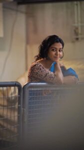 Roshini Haripriyan Instagram - I’ve got my eyes on you 🤍🫰🏽 #roshniharipriyan #love #saree