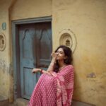 Roshini Haripriyan Instagram – மாலை நேரத்து மயக்கம் 🤍

📷 @navin.appu 

#roshniharipriyan #retro #asthetic #saree #love Chennai, India