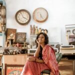 Roshini Haripriyan Instagram - Travelling back in time ♥️ Photography @navin.appu #roshniharipriyan #retro #feelgood #love