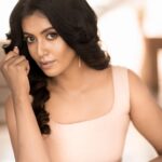 Roshini Haripriyan Instagram - Eyes hold conversations. - Rosebud Outfit - @zol_studio Styling - @subikanifabint Photography - @camerasenthil make up - @pavihairandmakeup Hair - @ranjitha_hairstylist Organised by @rrajeshananda #roshniharipriyan