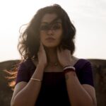 Roshini Haripriyan Instagram - வானம் வசப்படும் ✨ 📷 @azhar_dop #roshniharipriyan #dreamy #beach