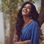 Roshini Haripriyan Instagram - 🤍💠🫰🏽 #roshniharipriyan