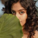 Roshini Haripriyan Instagram – Thanga Thaamarai 🤍

Photography @irst_photography 

#roshniharipriyan #green #nature Chennai, India