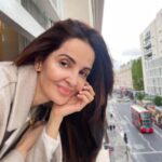 Rukhsar Instagram - . ......and before the year ends, I am back 😁!. Thank you to everyone who are still with me❤️. . #iamback #instafam #love #yearend #nofilter #london Centeral London