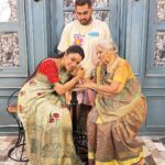 Rupali Ganguly Instagram – Loook at my nani just loook at her And how much is she in love with Anupama and looook how I am not getting any attention!

But jokes apart @rupaliganguly was sweeet enough to make this happen. 
And we had a very very fun shoot 
So stay tuned for this :) Mumbai, Maharashtra