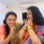 Rupali Ganguly Instagram – GuruMaa and AnupaMaa ❤️

The Marathi genes in me rejoiced at  lip syncing to a Marathi song – although late for the trend 🙈😍
And It is a sheer delight to share screen space with this wonderful woman and stellar performer ,Aparaji –  you are a legend 🤗😍

#anupamaa #rupaliganguly #gurukool #gurumaa #aparamehta #reelitfeelit #trendingreels #lategram #instagood #jaimatadi #jaimahakal 
@starplus @directorskutproduction @ketswalawalkar 
🎥 @aman_maheshwari06