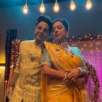 Rupali Ganguly Instagram – Dheere-dheere se trend mein shaamil huye #MaAn aur #MaAnDay ko banaaya aur bhi khaas! 😍
#Anupamaa aur #AnujKapadia ka ye dance kaise laga humein comments mein bataiye! 

Dekhiye #Anupama, Somvaar se Ravivaar raat 10 baje, StarPlus aur kabhi bhi Disney+ Hotstar par.

#maan #maanday #anupamaa #anujkapadia #rupaliganguly #gauravkhanna

@gauravkhannaofficial @directorskutproduction