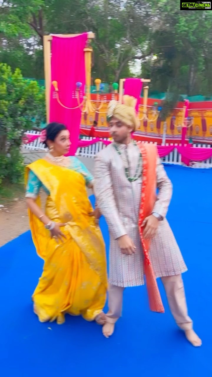 Rupali Ganguly Instagram - Mere Samar ki shaadi hai 💃😍 Aana zaroor 🙏🏻🙏🏻 Anupamaa every night 10pm @starplus ❤️ 🧿🧿🧿 @himanshugadani thank u for shooting this for us 🤗🙏🏻 #anupamaa #rupaliganguly #sagarparekh #samar #trendingreels #reelitfeelit #reelkarofeelkaro #instagood #blessed #gratitude #jaimatadi #jaimahakal @directorskutproduction @rajan.shahi.543 @ketswalawalkar