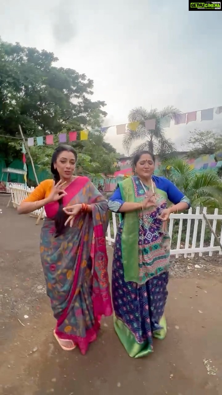 Rupali Ganguly Instagram - This one is dedicated to our Nepal ke Shaan on the sets, @gulshanshah15 and @bhim_karki… . . . #saawan #trending #feelkaroreelkaro #feelitreelit #reels #fyp #dance #fun #onset #jaimatadi #jaimahakal #anupamaa #rupaliganguly