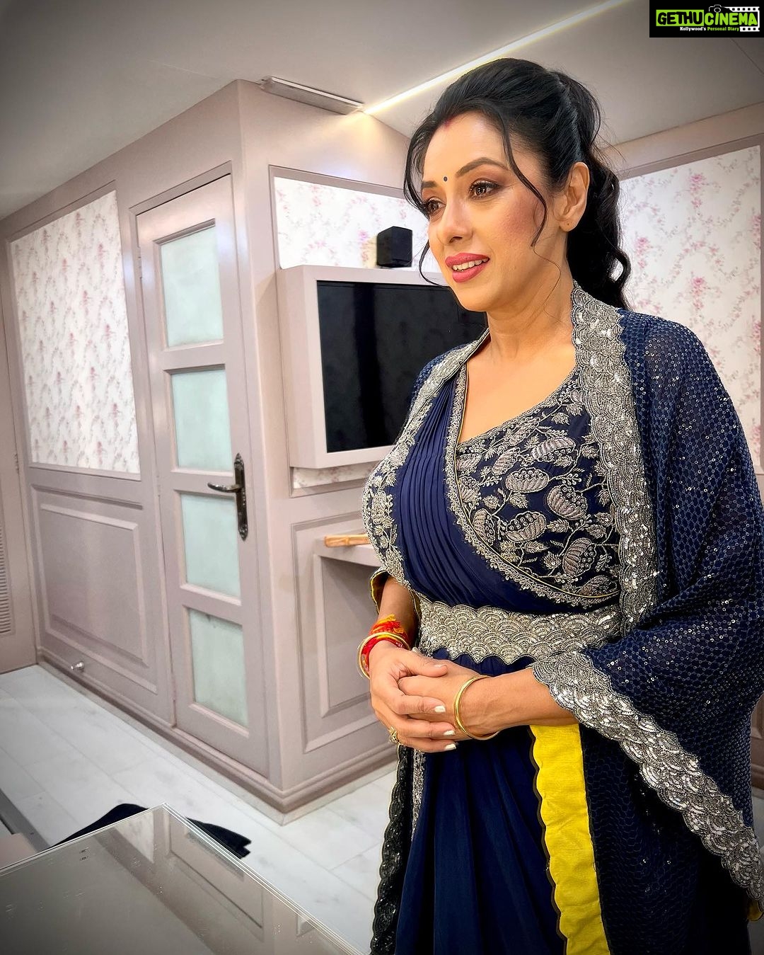 Rupali Ganguly Instagram - Count the blessings ๐๐ป๐ ๐งฟ๐งฟ๐งฟ #anupamaa #wonderwoman #awards #anupamaa #rupaliganguly #instagood #jaimatadi #jaimahakal HMU @stylistsony @jayprakashpal20 Outfit by @onaya_official @connectedforfashion Jewellery by @gehnajewellers1 Stylist @shrushti_216