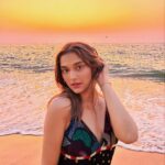 Saiee Manjrekar Instagram – Last sunset of ‘22, reflecting on what a year of growth and learning it has been. Here’s looking to 2023✨🧿

 @shopverb @elevate_promotions