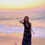 Saiee Manjrekar Instagram - Last sunset of ‘22, reflecting on what a year of growth and learning it has been. Here’s looking to 2023✨🧿 @shopverb @elevate_promotions