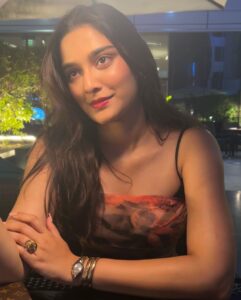 Saiee Manjrekar Instagram - random dubai photo dump coz why not 🦦✨💗