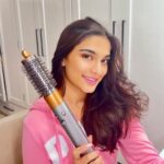 Saiee Manjrekar Instagram – Volume, volume and volume!!
Love a good blowout- what i love even more is one that can be done at home without extreme heat ✨
You are magic @dyson_india’s Airwrap !

#DysonIndia#DysonHair#DysonAirwrap#gifted