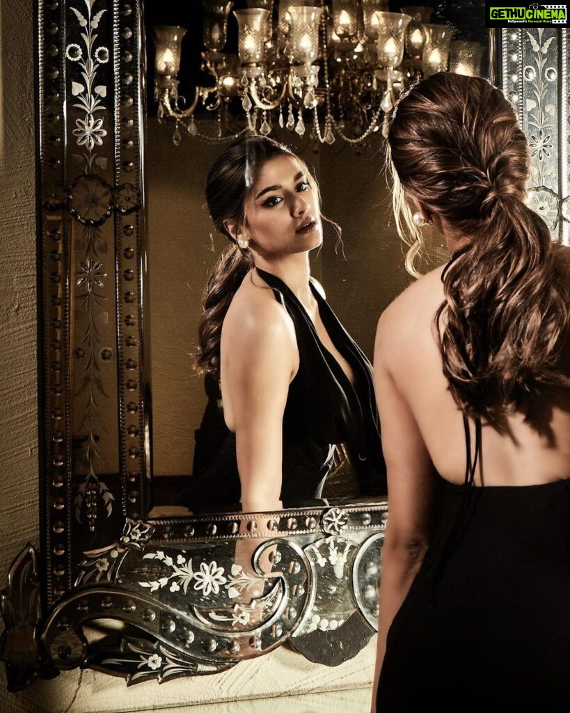 Saiee Manjrekar Instagram - mirror mirror on the wall✨