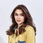 Saiee Manjrekar Instagram – Thinking about all the cake I’m going to eat tomorrow 🥲🫶🏻
@makeup_hairbynidhi @kimberlyychu @twofoldstyles @tridevsudevan @varnikasangoi @vandafashionagency @studioikka