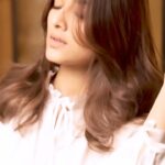 Saiee Manjrekar Instagram – There you go! Ending the year with this fresh and new hair color by @lorealpro! 🤎

Absolutely loved #MyFrenchBalayage done by @geetanjalisalon! The hair color is so seamlessly blended making it seem so natural! ✨

This is your sign to get your hair colored 💁🏻‍♀️

#Ad #geetanjalisalons #hairbygeetanjali Geetanjali Salon