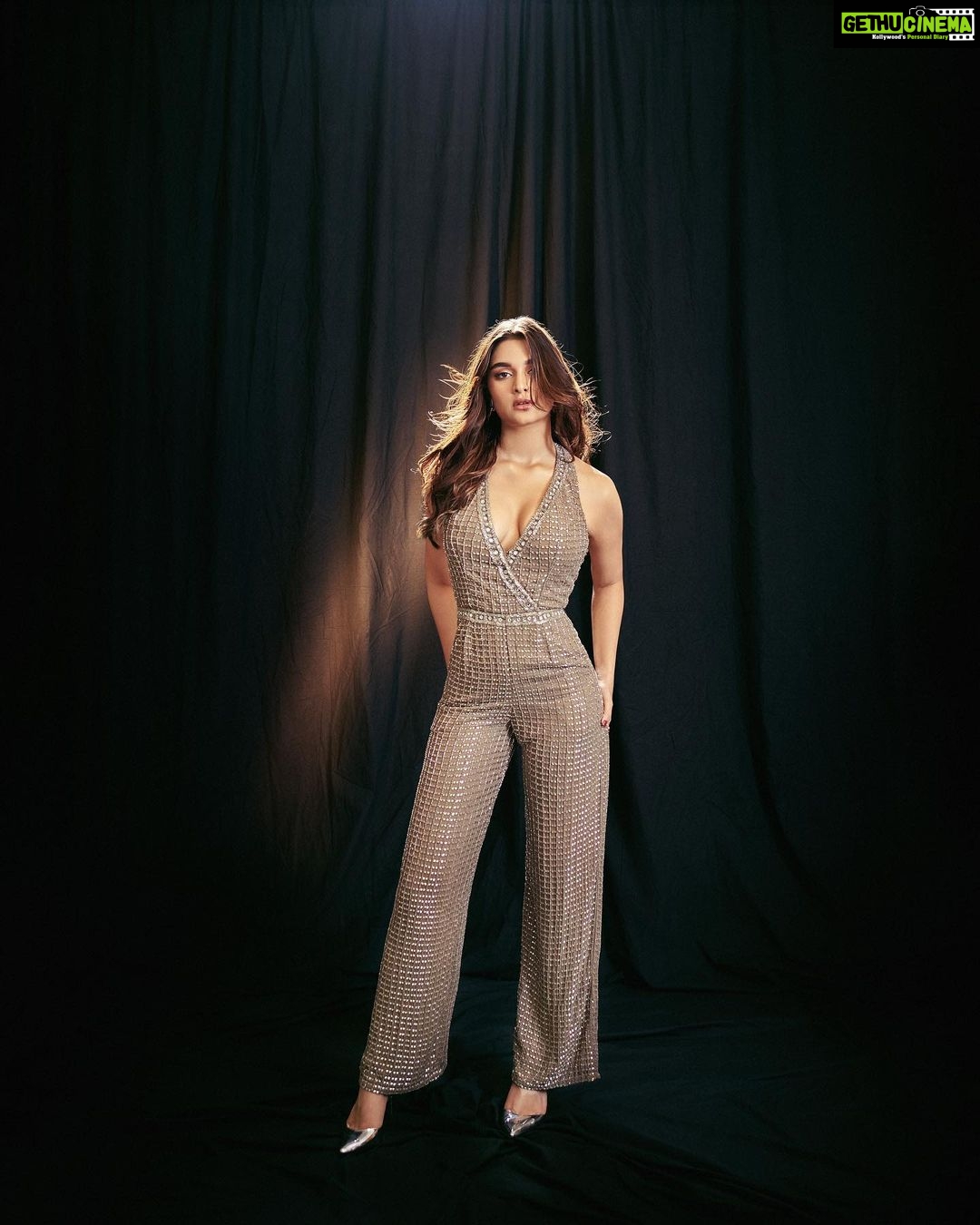 Saiee Manjrekar - 676.1K Likes - felt like a disco dancaaa 🕺
Outfit @scalausa
Jewlry @khannajewellerskj
Shoes Giuseppe Zanotti
Styling @eshaamiin1
Hair @hairloom_by_akanksha
Makeup @niyati_kothari asst @palakkj
📸 @mandar_studio