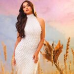 Saiee Manjrekar Instagram - spot the needle in this haystack 🦦 Genius behind the 📸 @tejasnerurkarr Styled by @stacey.cardoz @styledbystaceycardoz Hair @sofiexhmu___ Makeup @mitavaswani Wearing @chiselbymr Bling @ayanasilverjewellery For #filmfare ✨