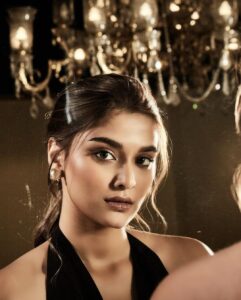 Saiee Manjrekar Instagram - mirror mirror on the wall✨