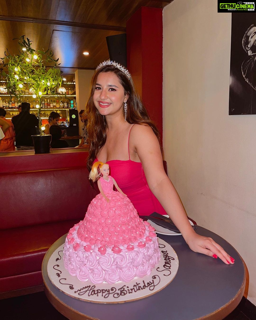 Sanaya Pithawalla Instagram - Barbie themed birthday dump part 1 π«Άπ» Wearing a customised @maisolos.world dress β₯οΈ Make up @nancypamnanimua π Hair @makeupandhairbydisha The BlueBop Cafe