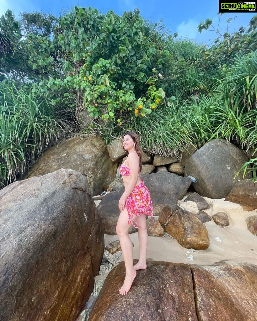 Sanaya Pithawalla Instagram - Hakuna Matata 🫶🏻 Wearing @hunkemollerindia ♥️ Jungle Beach Unawatuna