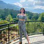 Sanaya Pithawalla Instagram - Good morning from para para paradise ♥️ Wearing @howwhenwearclothing Location @tribeescapes @dendrobiumhouse Hanthana Mountain Range, Kandy, Sri Lanka