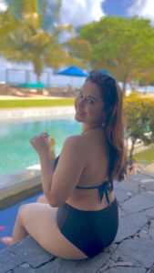 Sanaya Pithawalla Instagram - Jaane kaun banega mera … 🤪 @revealthecollection ♥️ Sri Lanka