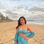 Sanaya Pithawalla Instagram - Princess jasmine and her golden beach tan😛 Wearing @maisolos.world ♥️ Sri Lanka