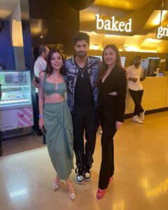 Sanaya Pithawalla Instagram - Never thought this would happen!
Not a fan girl for many , but man this guy has my ♥️
Been a fan right since I heard his first track!
Spent the whole lockdown listening to his songs on loop and AP has jus somehow played such an important part when it comes to music in my life .
The first concert I ever attended in life was his and got to witness his magic on screen yesterday and got to meet him in person too.
Couldn’t have asked for anything better !
Love you @ap.dhillxn ♥️ your a star and can’t wait to see the magic you keep creating for the world 🤗
@primevideoin @talentgram.agency