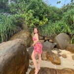 Sanaya Pithawalla Instagram - Hakuna Matata 🫶🏻 Wearing @hunkemollerindia ♥️ Jungle Beach Unawatuna