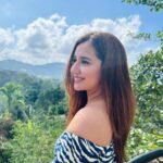 Sanaya Pithawalla Instagram - Good morning from para para paradise ♥️ Wearing @howwhenwearclothing Location @tribeescapes @dendrobiumhouse Hanthana Mountain Range, Kandy, Sri Lanka