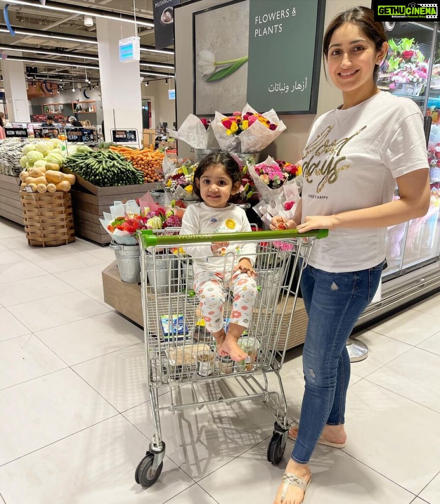 Sayyeshaa Saigal Instagram - It’s the simple joys of life that I cherish so much. I absolutely love putting my baby girl in the trolley and grocery shopping with her, choosing her favourite things to eat! Blessed to be her mama! 🙏❤️🧿 @arianajofficial #dubai#shopping#mybaby#babygirl#mommylove#motheranddaughter#makingmemories#instagram#blessed#motherhood#instadaily