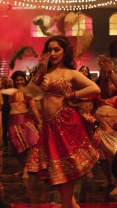 Sayyeshaa Saigal Instagram - Beats you can’t stop grooving to! 😍🔥

➡️ https://bit.ly/RaawadiVideoSong

@arrahman @silambarasantrofficial @gauthamramkarthik  @obeli_n_krishna @sayyeshaa @singer_nivas @shubamusic @kavingarsnekan @studiogreen_official @penmovies @brinda_gopal

#PathuThala #RaawadiDance #Raawadi