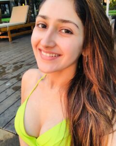 Sayyeshaa Saigal Instagram - Water baby!! Splash …splash! ❤️🐬🌅

#swimming#splash#love#waterbaby#metime#rejuvenate#calming#instagood#swimwear#instagood
