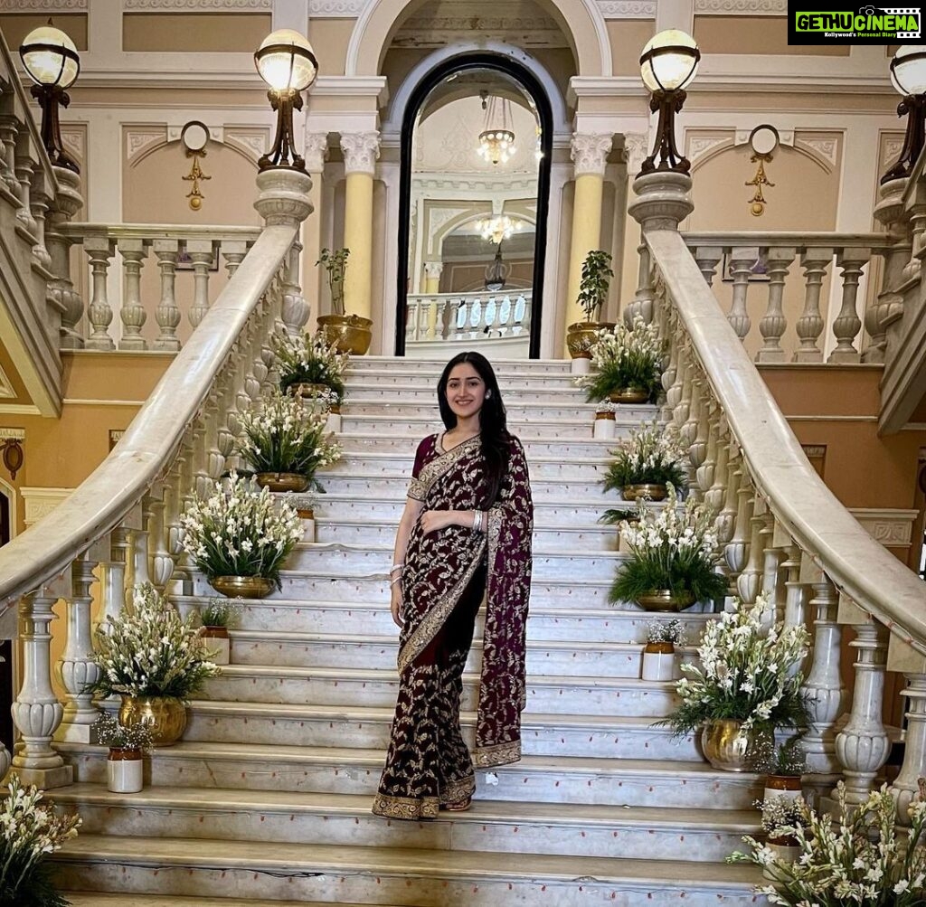 Sayyeshaa Saigal Instagram - Simplicity never goes out of style! ❤️ #keepingitsimple #saree#love#bestfriend#wedding#mysore#makingmemories#funtimes#ootd#instagood#indiangirl#palace#classic Lalitha Mahal Palace Mysore