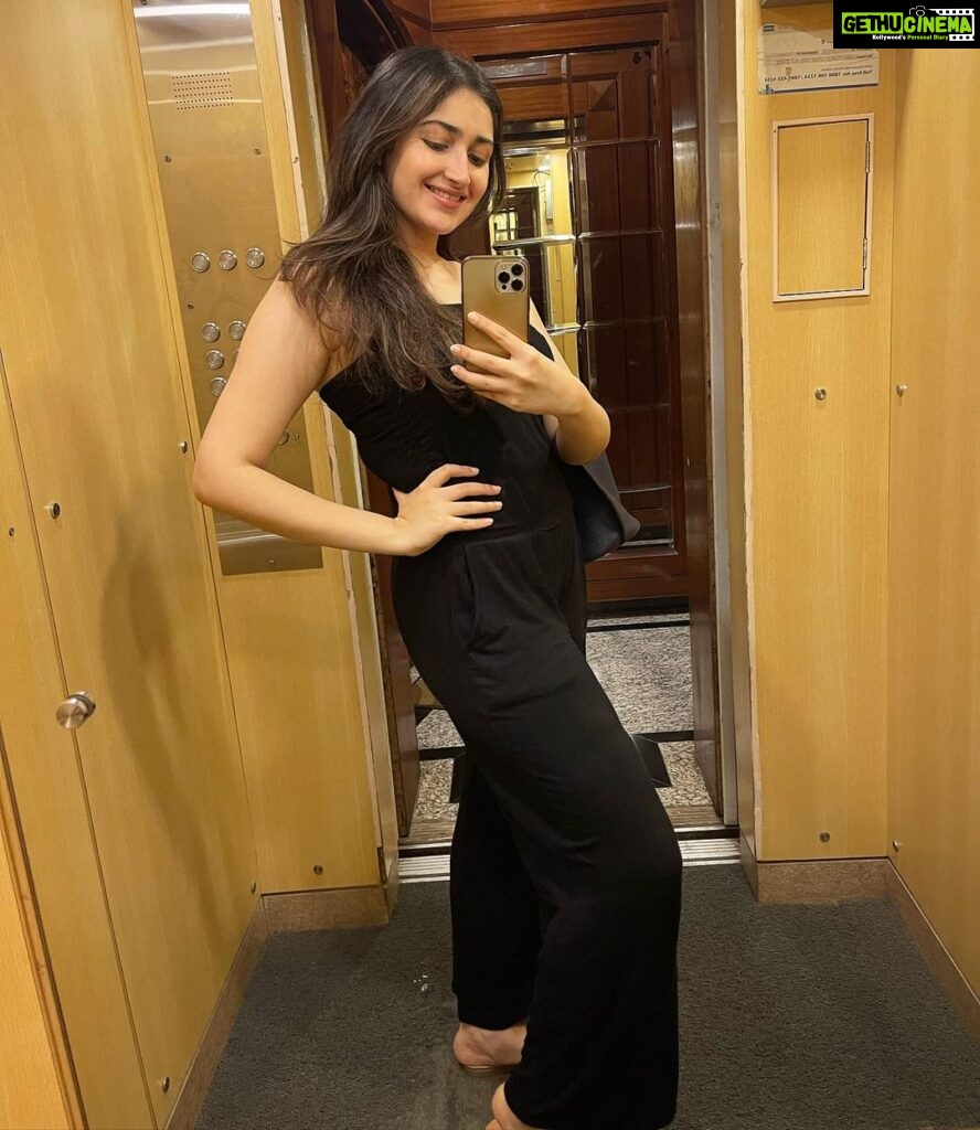 Sayyeshaa Saigal Instagram - Mommy’s night out! 💃💃💃💃 #mommylife#nightout#metime#love#friends#chill#instadaily#instamood#keepingitreal