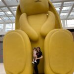 Sayyeshaa Saigal Instagram - Here’s a big Bunny! ❤️😍 @arianajofficial #momanddaughter#mybaby#bunny#rabbit#dubai#holiday#makingmemories#cute#precious#mybabygirl#traveldiaries Dubai Hills Mall