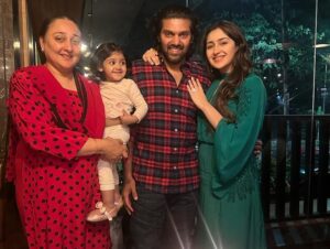 Sayyeshaa Saigal Instagram - Some from the anniversary dinner! My loves! ❤️❤️❤️ l🧿🧿🧿🧿 @aryaoffl @shhaheen @arianajofficial 

#anniversary#dinner#love#family#us#instagood#makingmemories