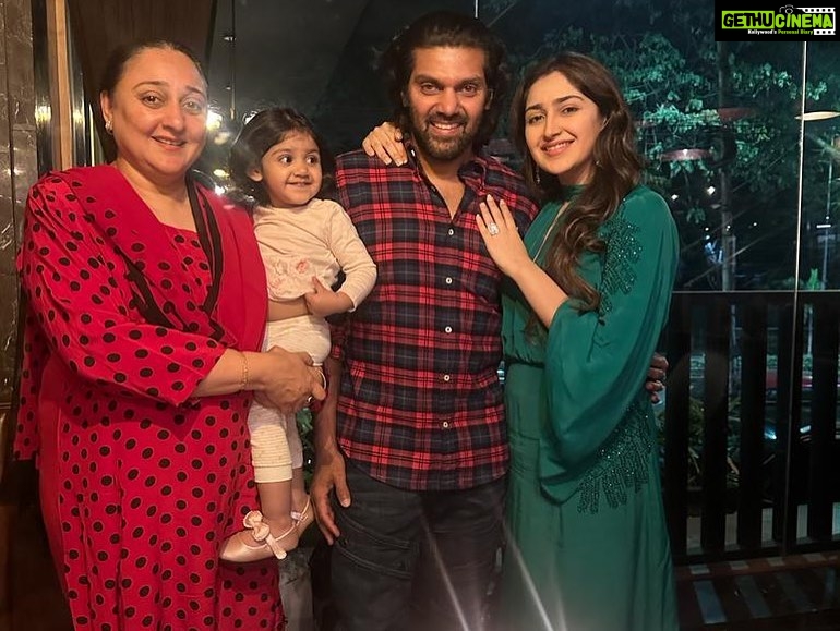 Sayyeshaa Saigal Instagram - Some from the anniversary dinner! My loves! ❤️❤️❤️ l🧿🧿🧿🧿 @aryaoffl @shhaheen @arianajofficial #anniversary#dinner#love#family#us#instagood#makingmemories