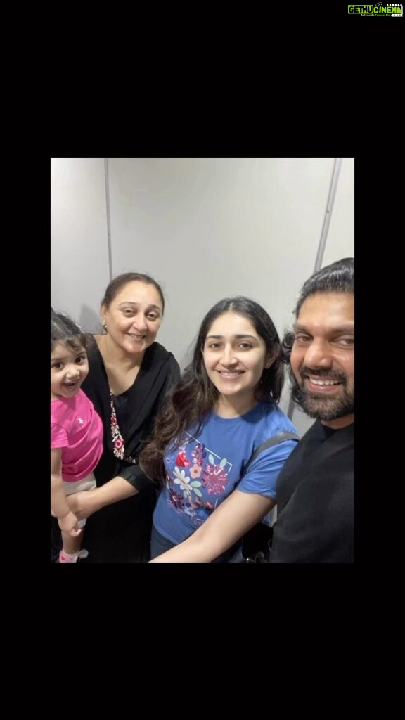 Sayyeshaa Saigal Instagram - Airport mini vlog! ❤️🧿 #travel#family#love#makingmemories#reels#instagram#minivlog