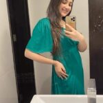 Sayyeshaa Saigal Instagram - Come with me on a quick trip to Hyderabad! ❤️ Video editor- @theportraitstudio_tps #travel#reels#instadaily#instagram#traveldiaries#babyshower#husbandandwife#love