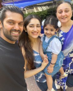 Sayyeshaa Saigal Instagram - Sunday done right! Family time! ❤️❤️🧿
@aryaoffl @shhaheen @arianajofficial 

#familytime#lunch#sunday#weekend#love#myworld#instagram#instadaily