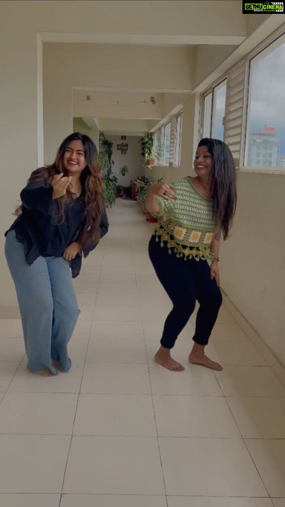 Shaalin Zoya Instagram - Dancing to our fav song after ages. Also trying to recreate schooldays memories . #Classmatesvibes 🎥 & choreography by @amaalsaira3
