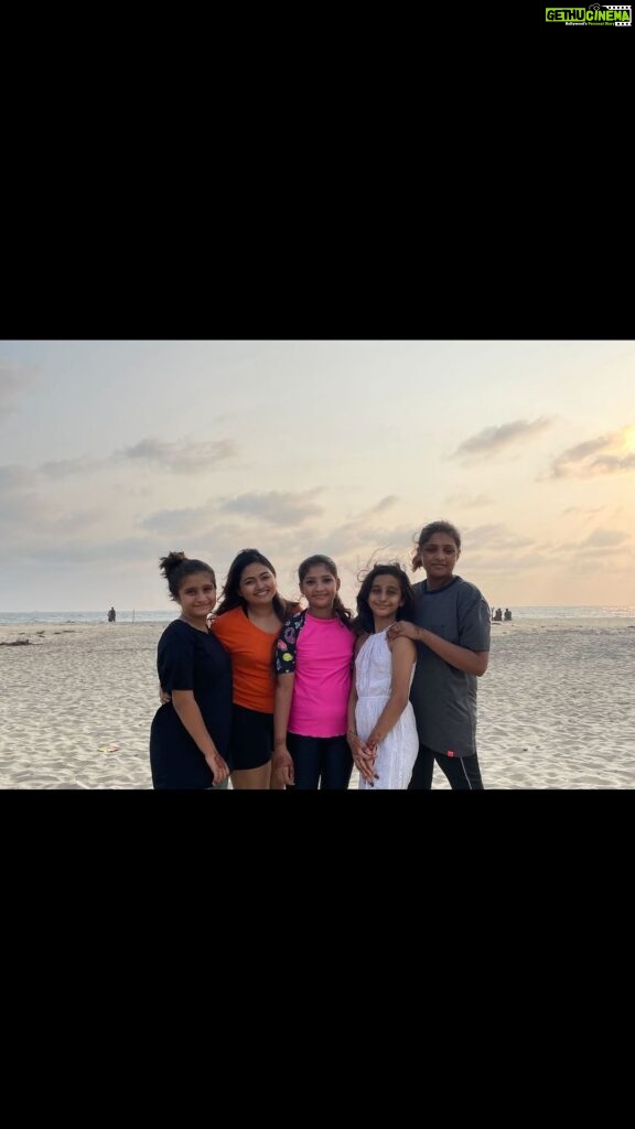 Shaalin Zoya Instagram - Vacation trip to Alleppy with my favourites. Also the day, where I discovered lays have so much flavour variations and so many different kind of chips and eatable stuff exist.