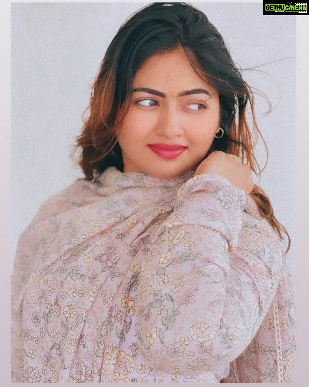 Shaalin Zoya Instagram - went from serving ifthar to serving looks. Eid Mubarak to all ❤️ #Eid2023 Kochi, India