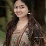 Shaalin Zoya Instagram - നിന്നെ കാണാതെ കാണാതെ ഞാനലഞ്ഞു നീയെന്നാത്മാവിന്നുള്ളിൽ മയങ്ങീ.. 💞